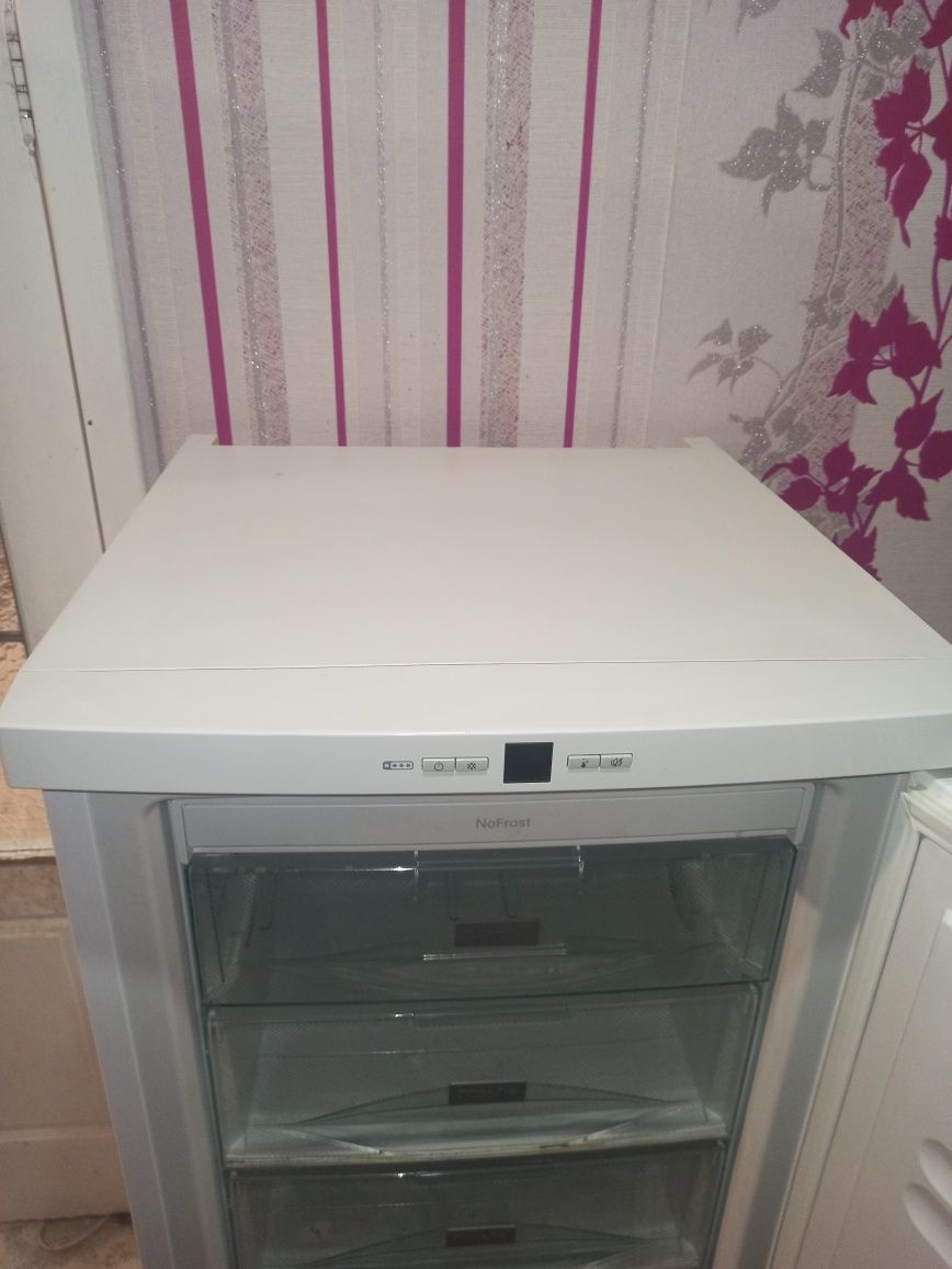 Морозильна камера Miele FN24062WS вертикальна