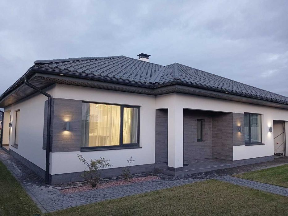 Продам новий будинок на березі озера з бассейном в КГ Міжріччя