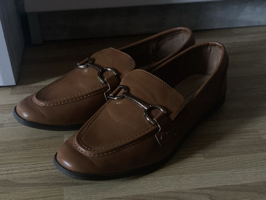 Бренд Corina лофери в карамельному кольорі