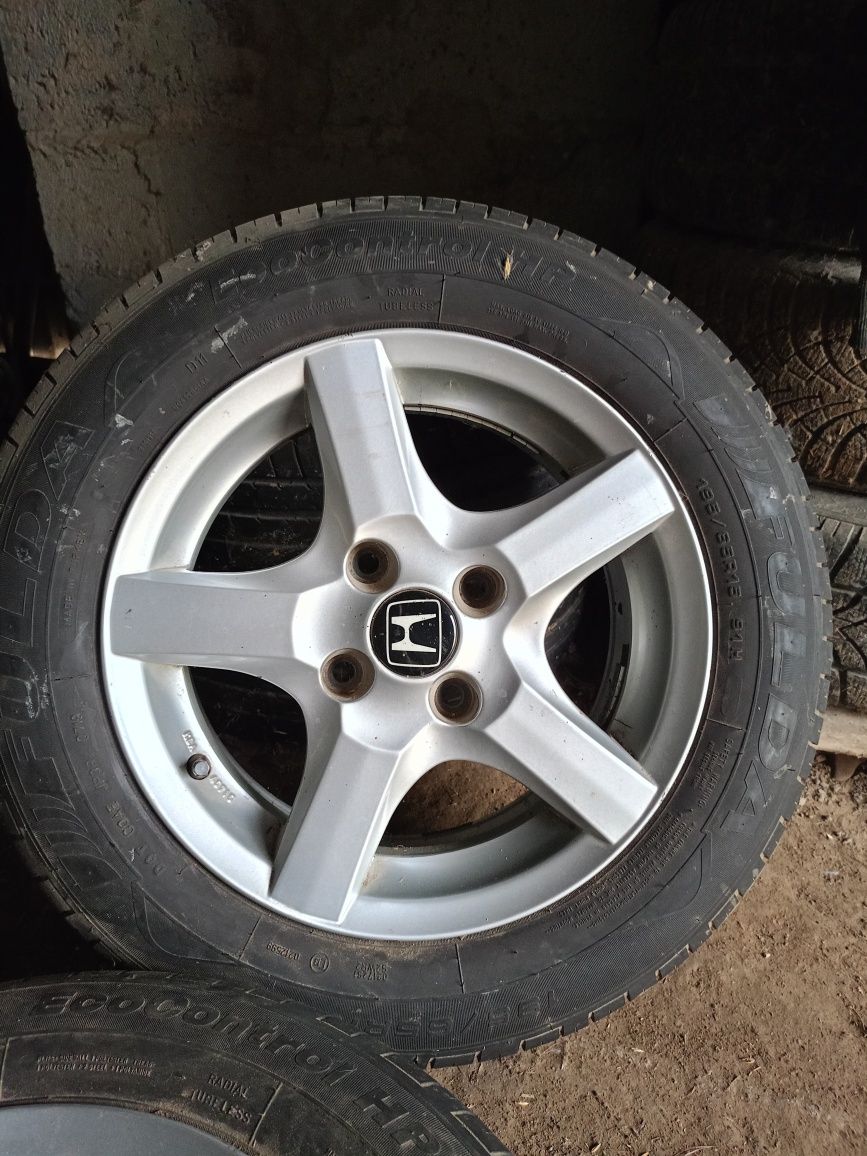 Felgi aluminiowe Honda R15 z oponami jak nowe