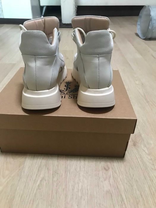 продам кросовки женские 37