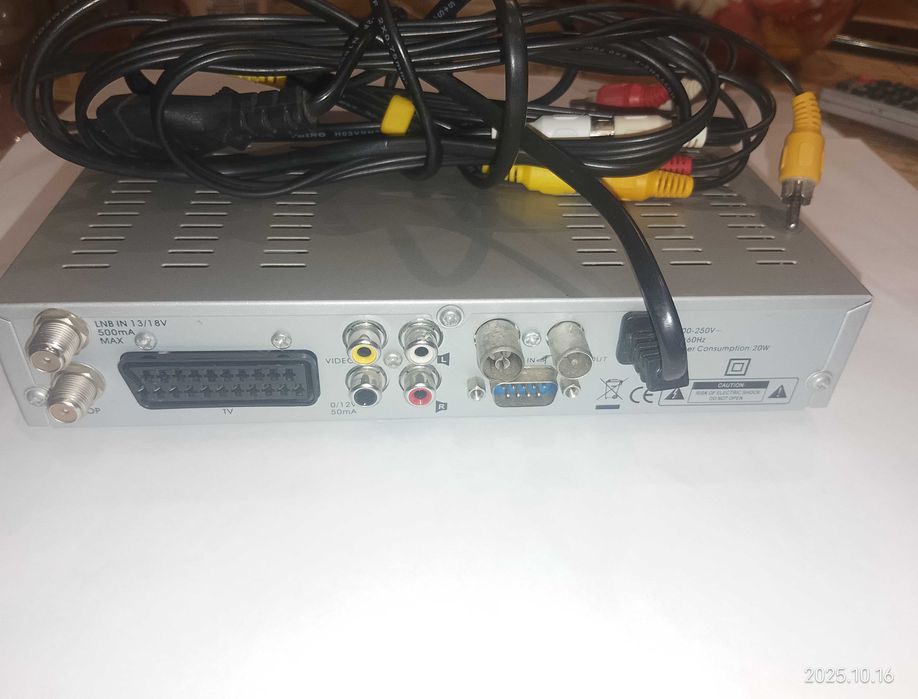 Тюнер спутниковый