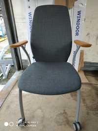 Fotel Kinnarps konferencyjny mobilny krzesło szare