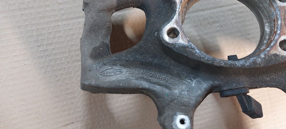 Цапфа,кулак Audi a4 b8