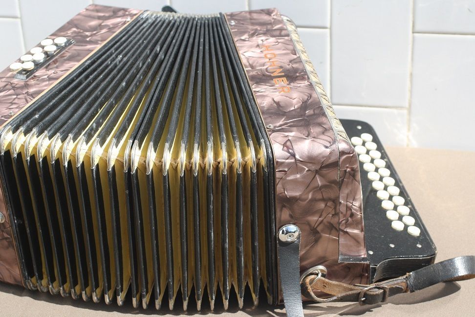 Concertina da marca HOHNE