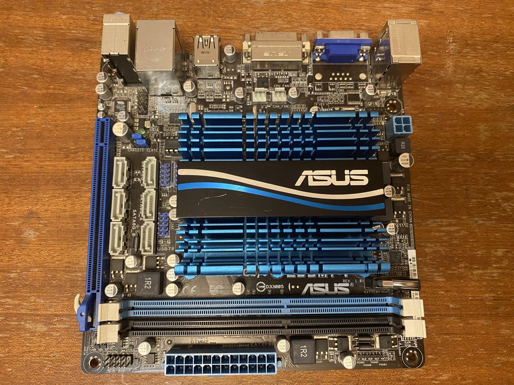 Материнська плата Asus E35M1-I Mini ITX