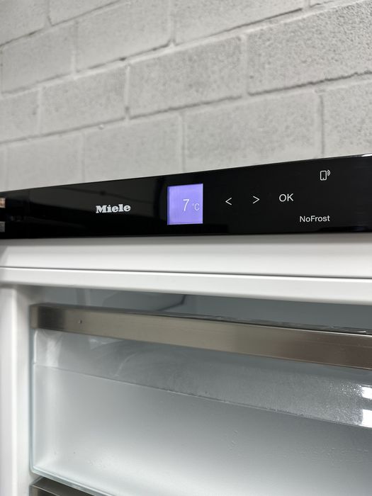 Нова морозильна камера Miele FNS4782/185 см