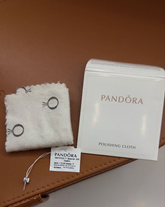 Браслет Pandora із сяючою застібкою у формі серця