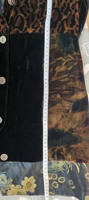 Aksamitna kurteczka z motywem egzotycznym. Kupiona w USA