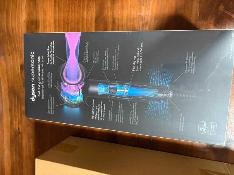 Nowa suszarka Dyson Supersonic  Fuksja