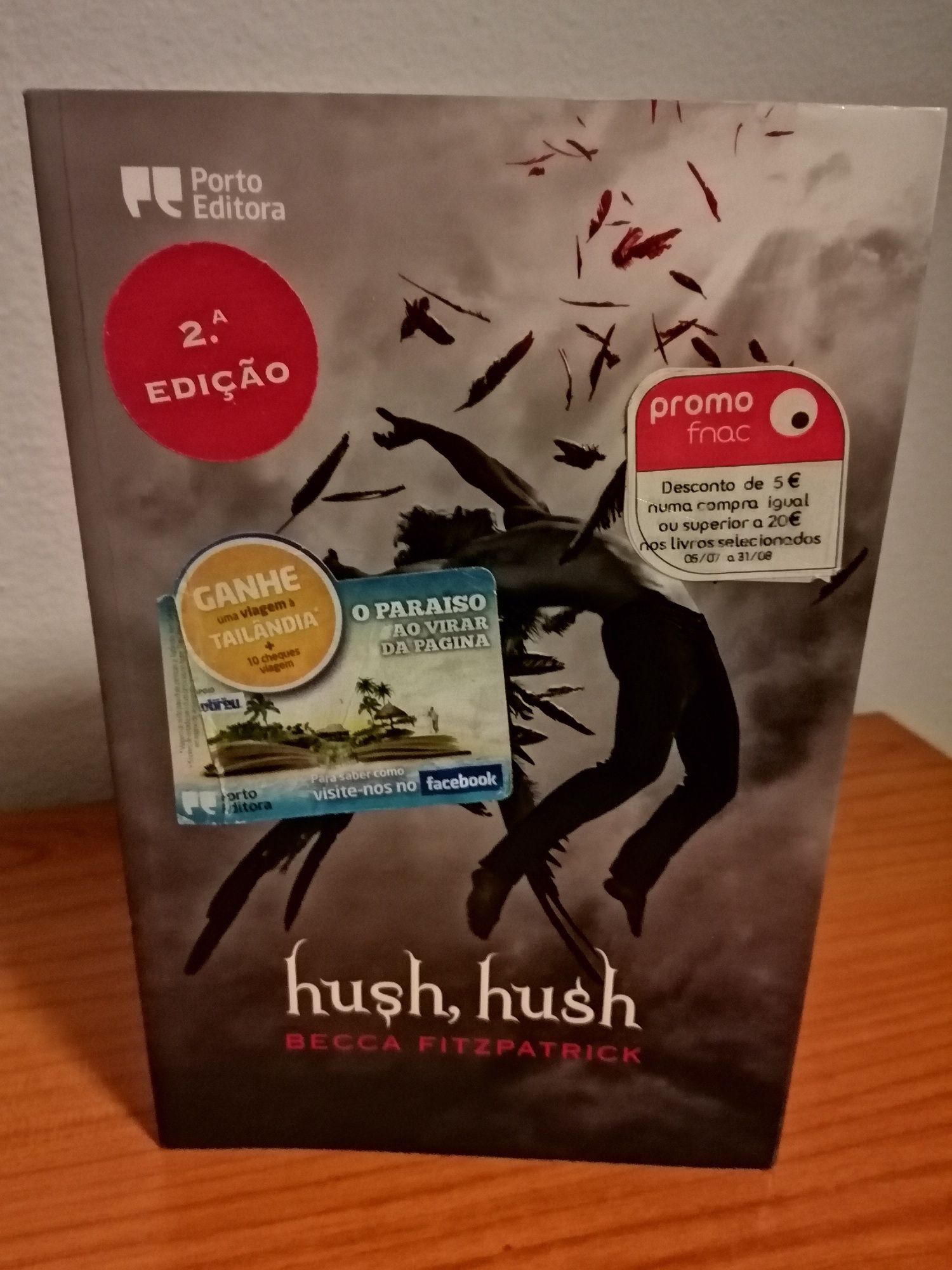 Um grande livro para ter à cabeceira da cama.