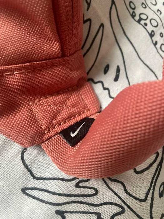 Nerka saszetka duża brudny róż koralowa Nike XL damska uni
