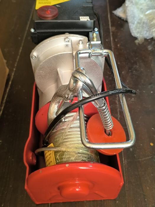 Guincho elétrico VEVOR 2200 lb, cabo de aço, 1600 W, 220 V, controle r