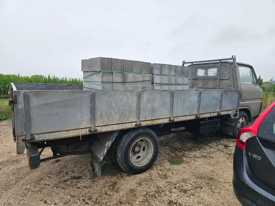 Carrinha de 1980 com 137000 kms para reparar ou para peças