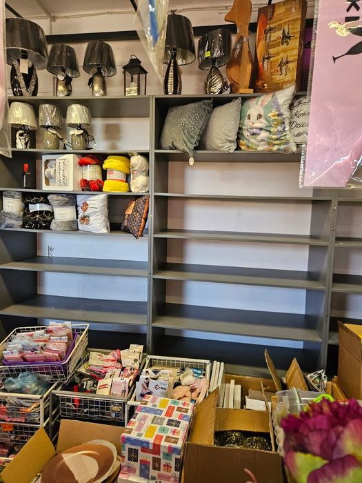 Regały sklepowe w bardzo dobrym stanie