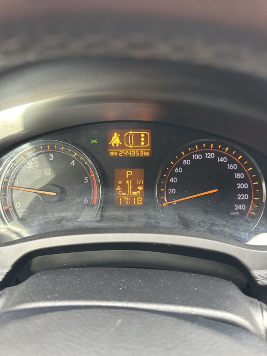 Toyota Avensis 2011 рік