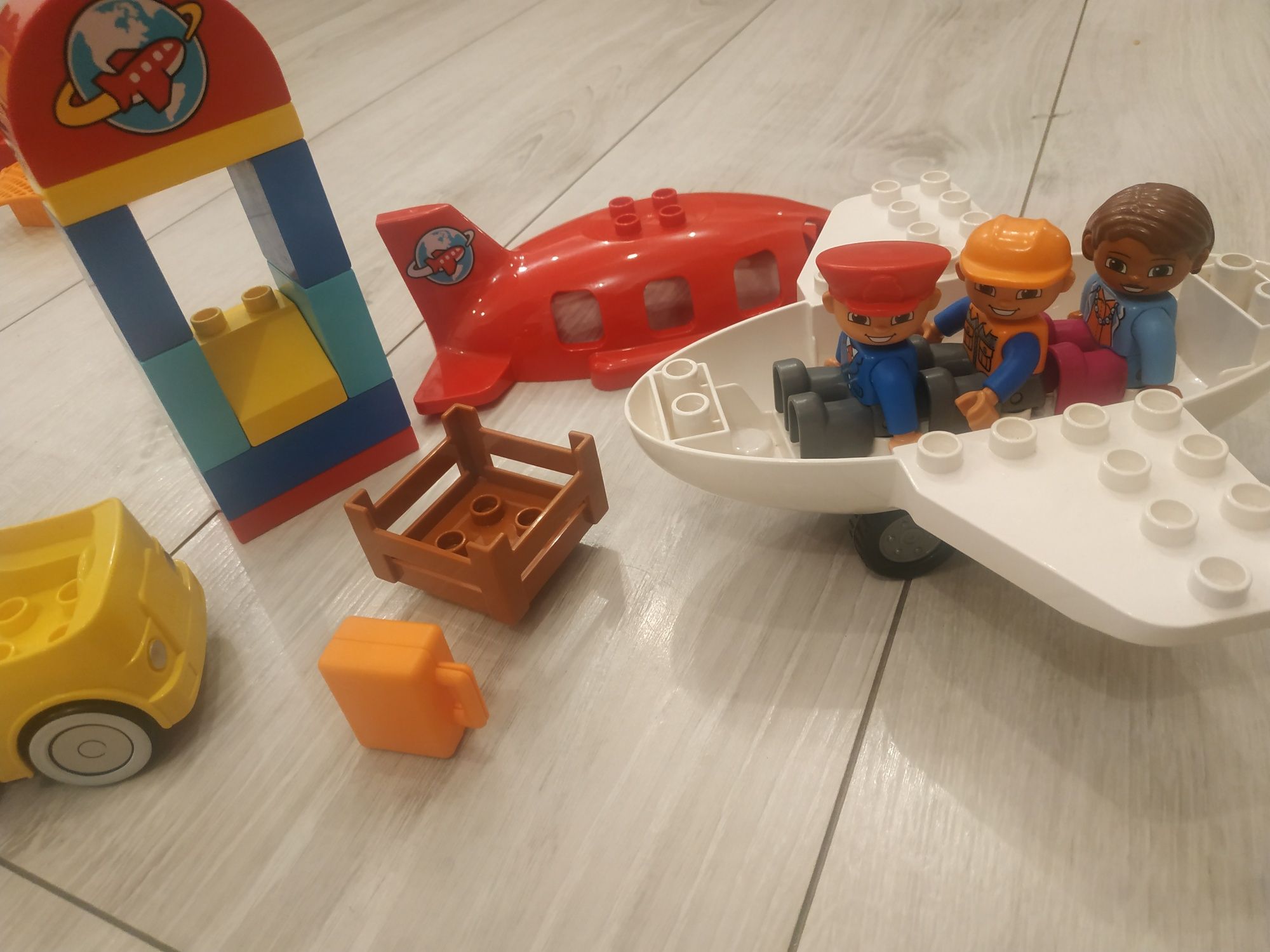 LEGO Duplo samolot pasażerski 10590 karton