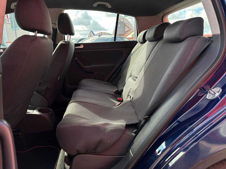 В продажі Volkswagen Golf Plus 2006 року випуску.