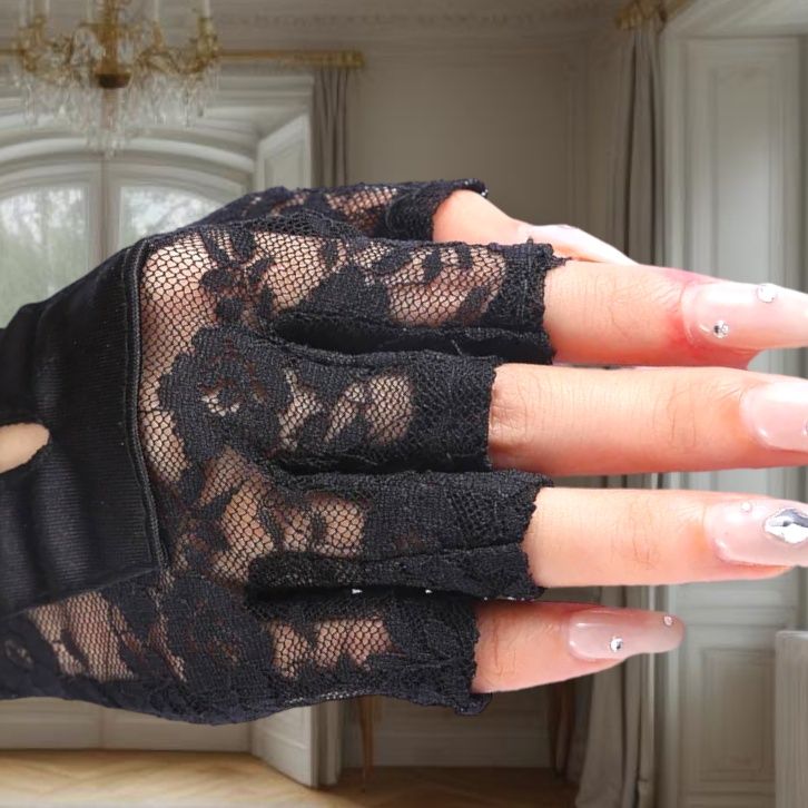 Długie rękawiczki z koronki sznurowane czarno fioletowe mitenki gothic