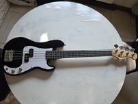 Gitara basowa Harley Benton