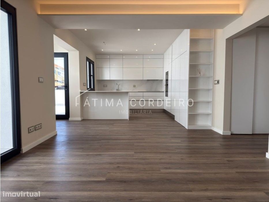 T4 de Luxo com Terraço de 115 m² no Coração de Almada