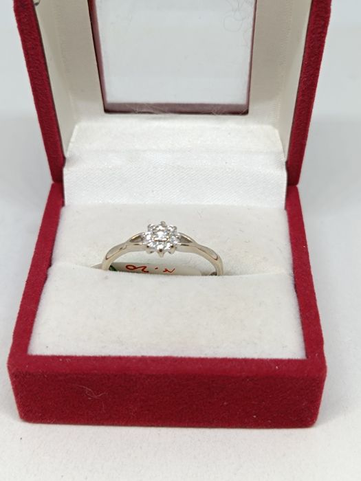 Złoty pierścionek z cyrkoniami, białe złoto 585 rozmiar 20