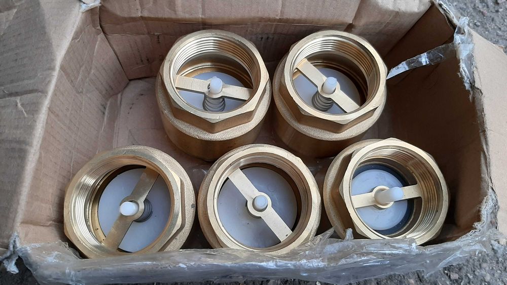 Обратний клапан 1"1/2 FIV ду 40 латунь Італія нові