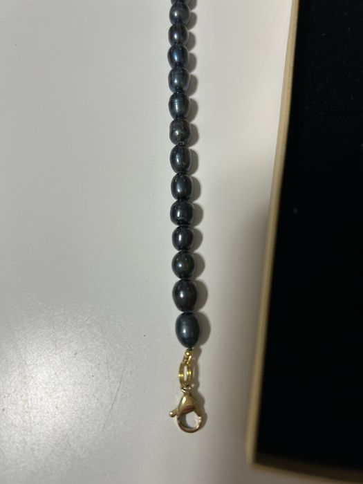 Bransoletka z czarnych naturalnych pereł złote zapięcie