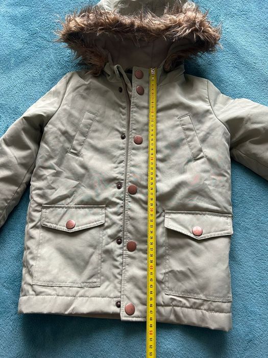 Kurtka z odpinanym kapturem 104