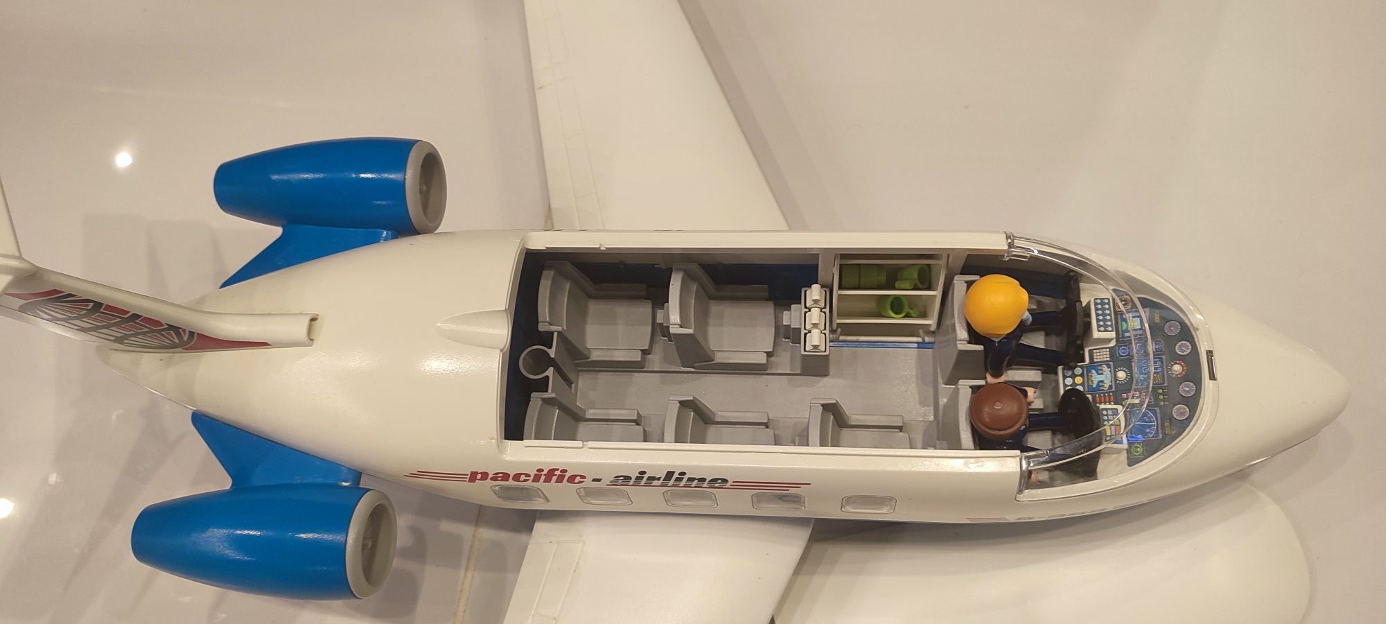 Zabawki Playmobil samolot pasażerski z figurkami i wyposażeniem