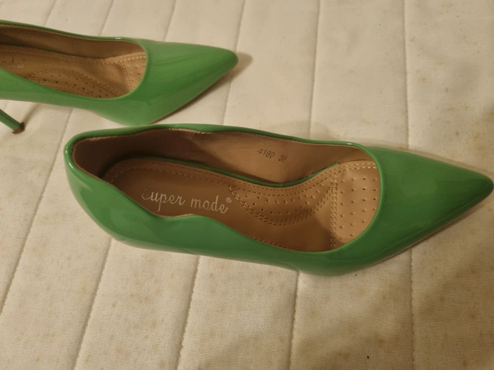 Sapatos n° 38 verdes como NOVOS