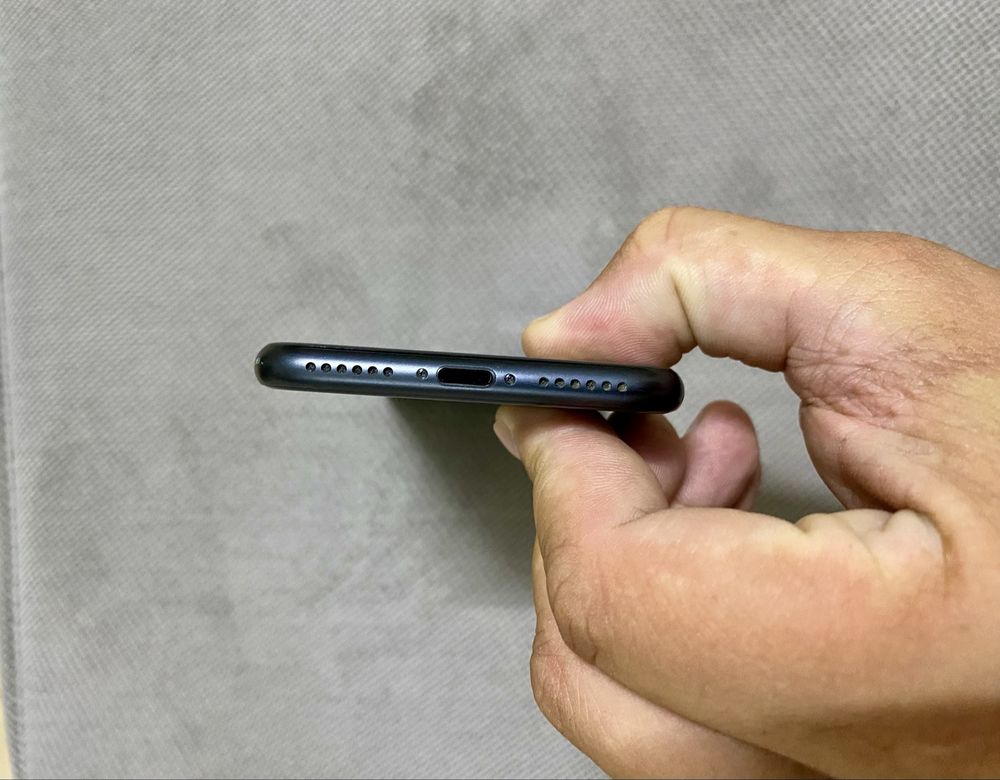 Продам IPhone 8/64