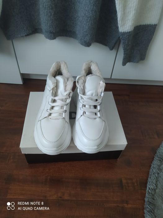 Жіночі шкіряні кросівки