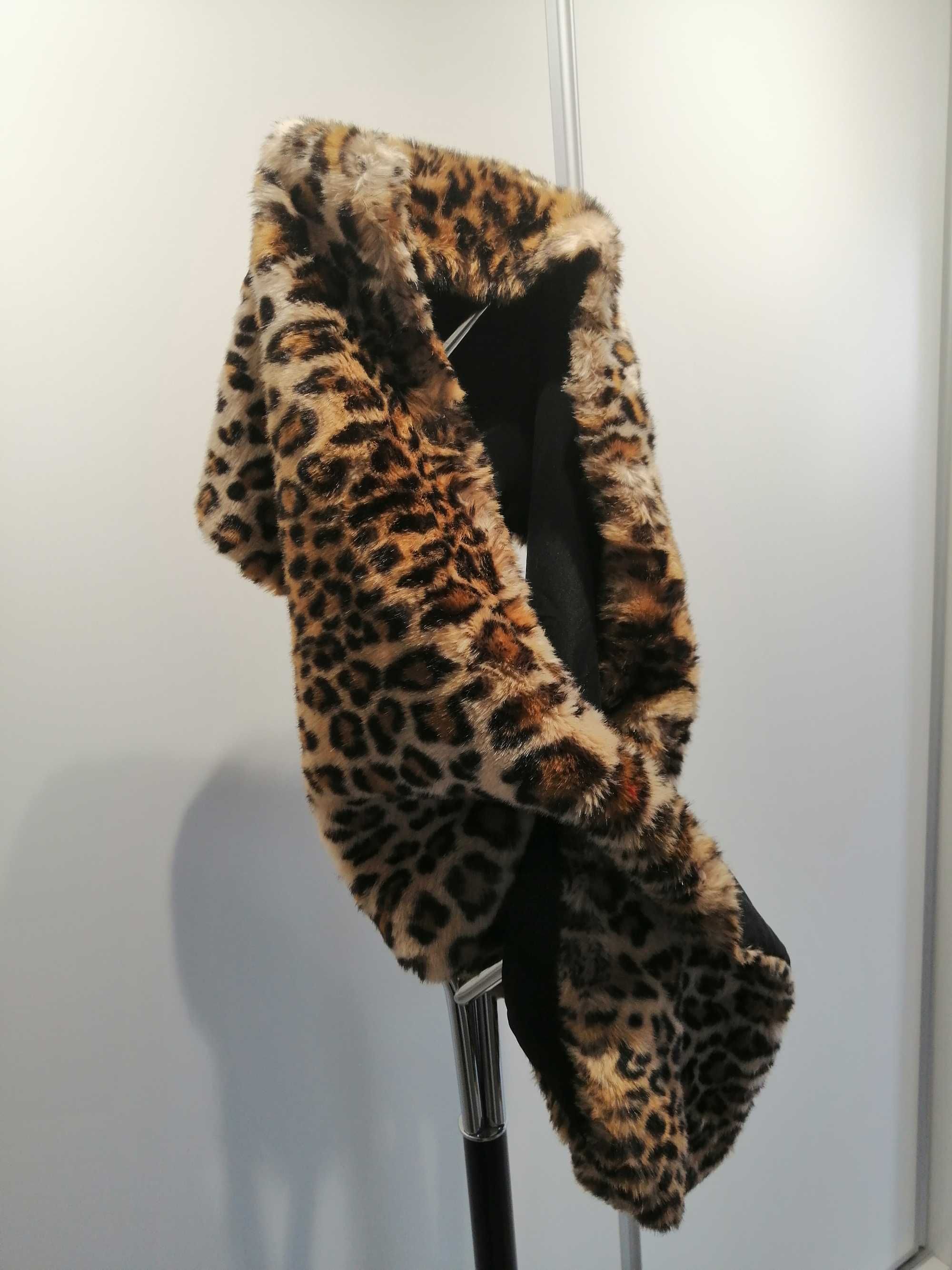 Gola de pêlo leopardo