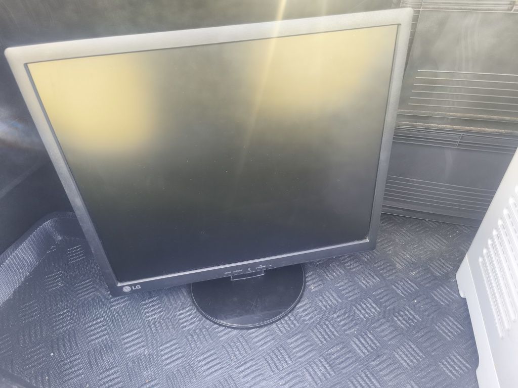 Monitor lg 19 Cali