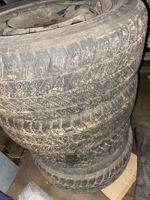 Колеса зимові на дисках 185/60/14 диски залізні шкода