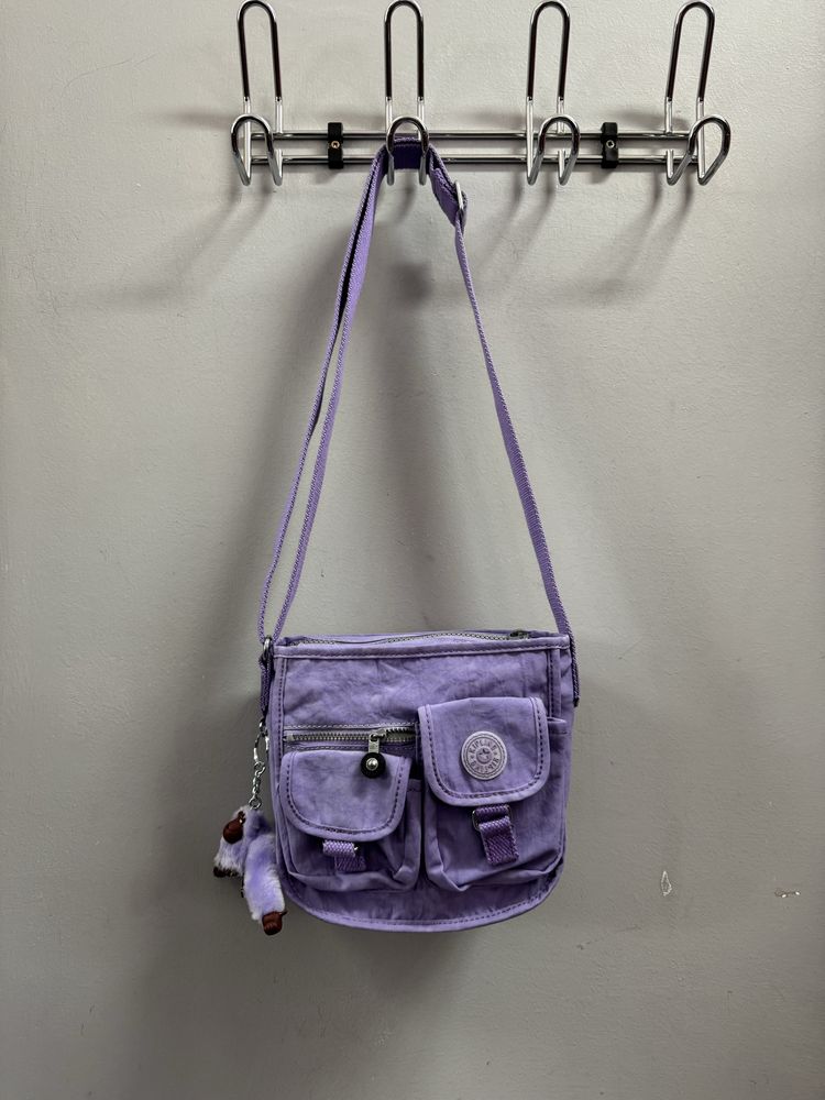 Liliowa torebka torba na ramię Kipling jak nowa