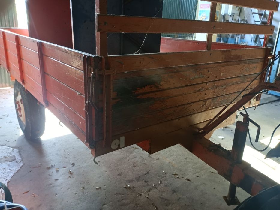 Tina ou latão , para uvas ou outros fins , ou reboque sem ou com bascu