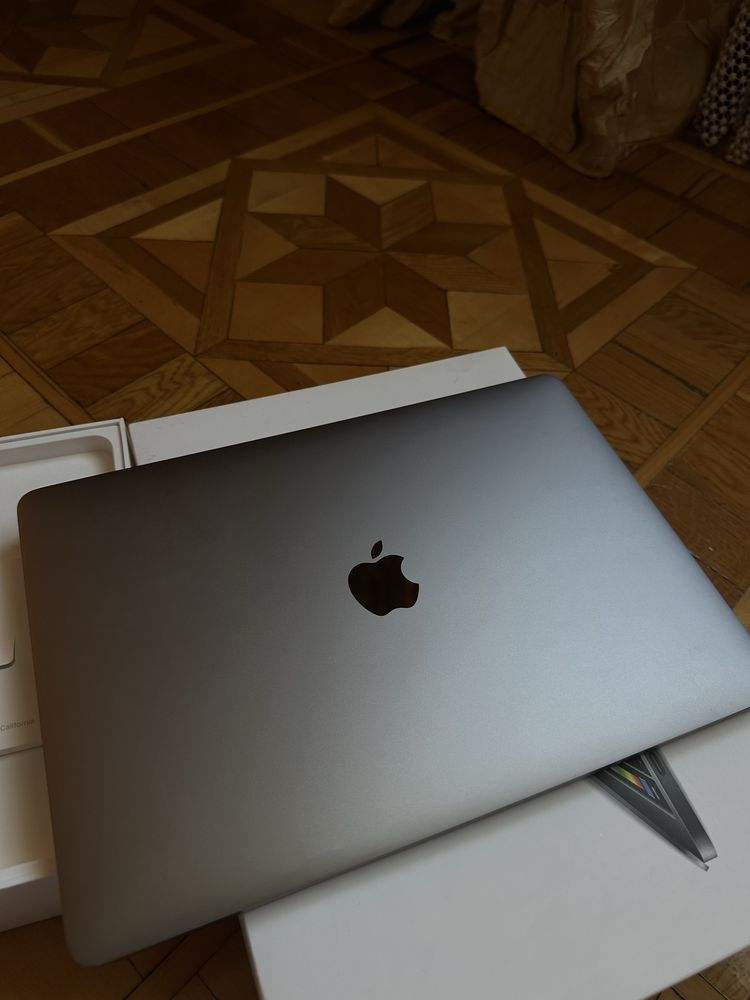 Macbook Pro 13 2016 Touchbar 8/256GB A1706/макбук про з тачбаром