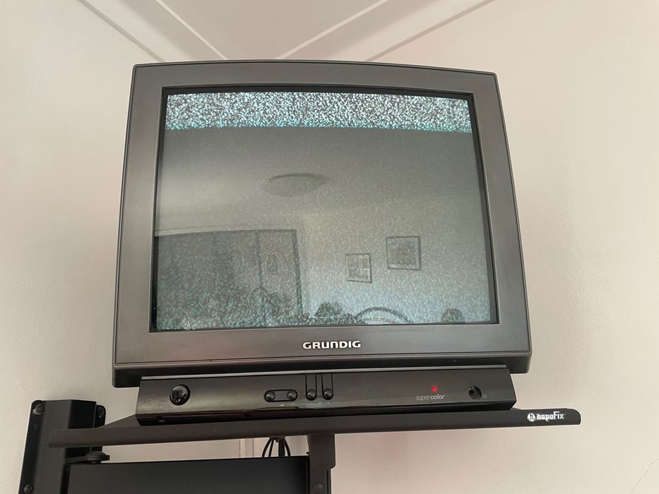 TV antiga Grundig + Suporte para tv