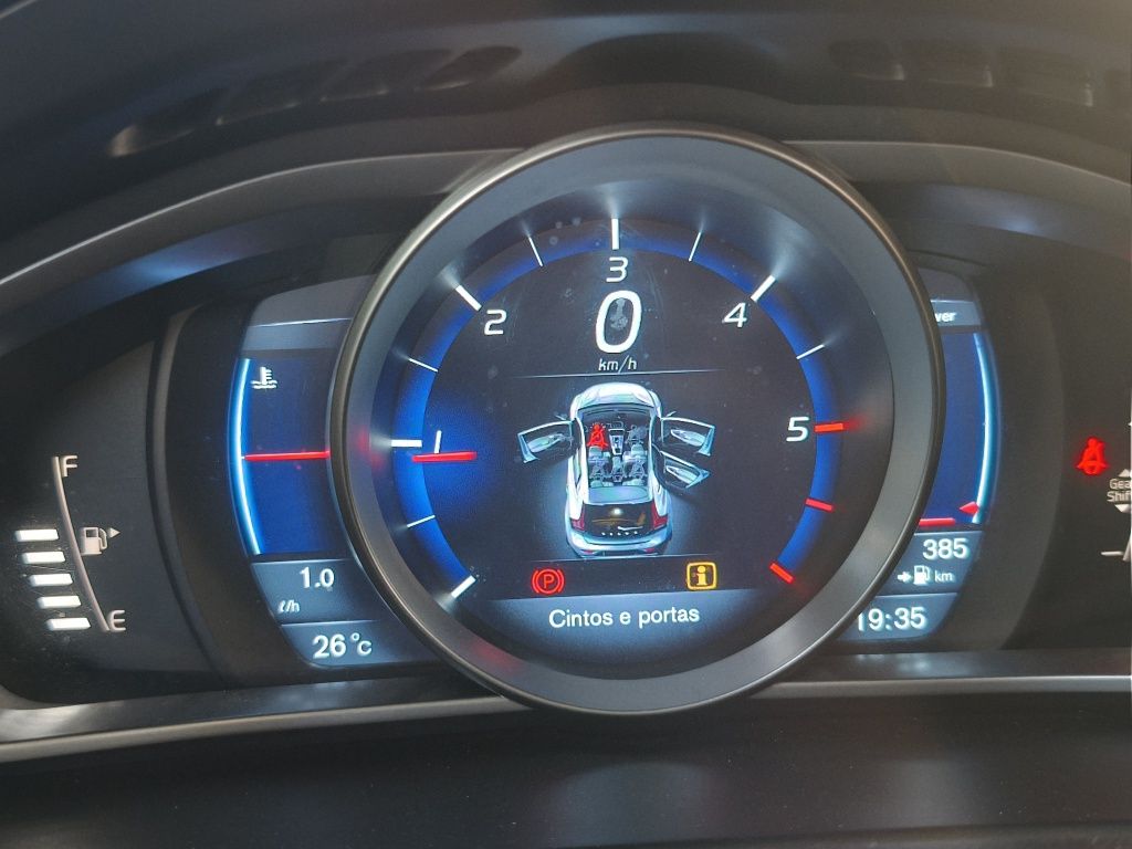 Volvo V40 R Design