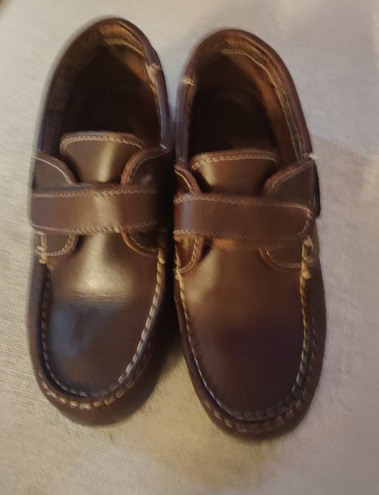 Sapatos castanhos de rapaz 34