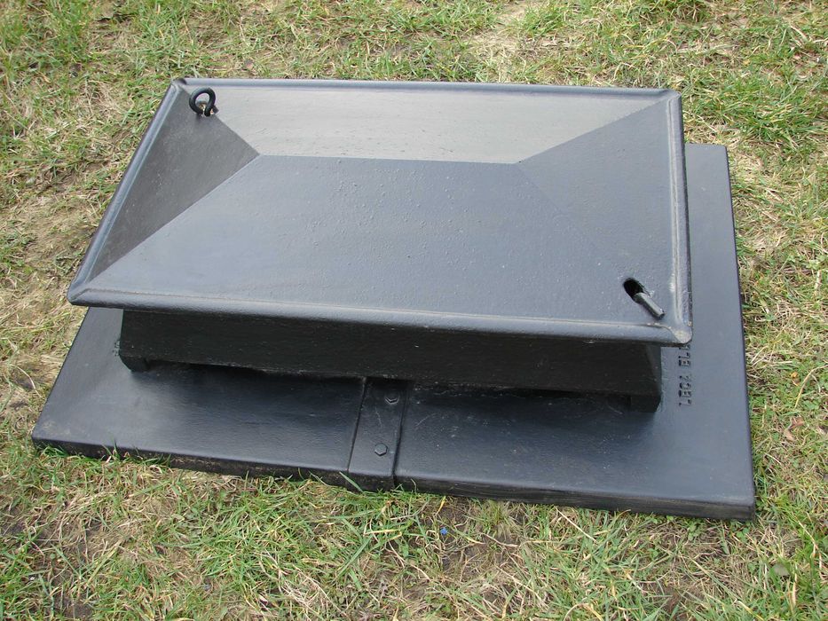 Pokrywa żeliwna komina systemowego LECA ELEMENTPIPE daszek czapa