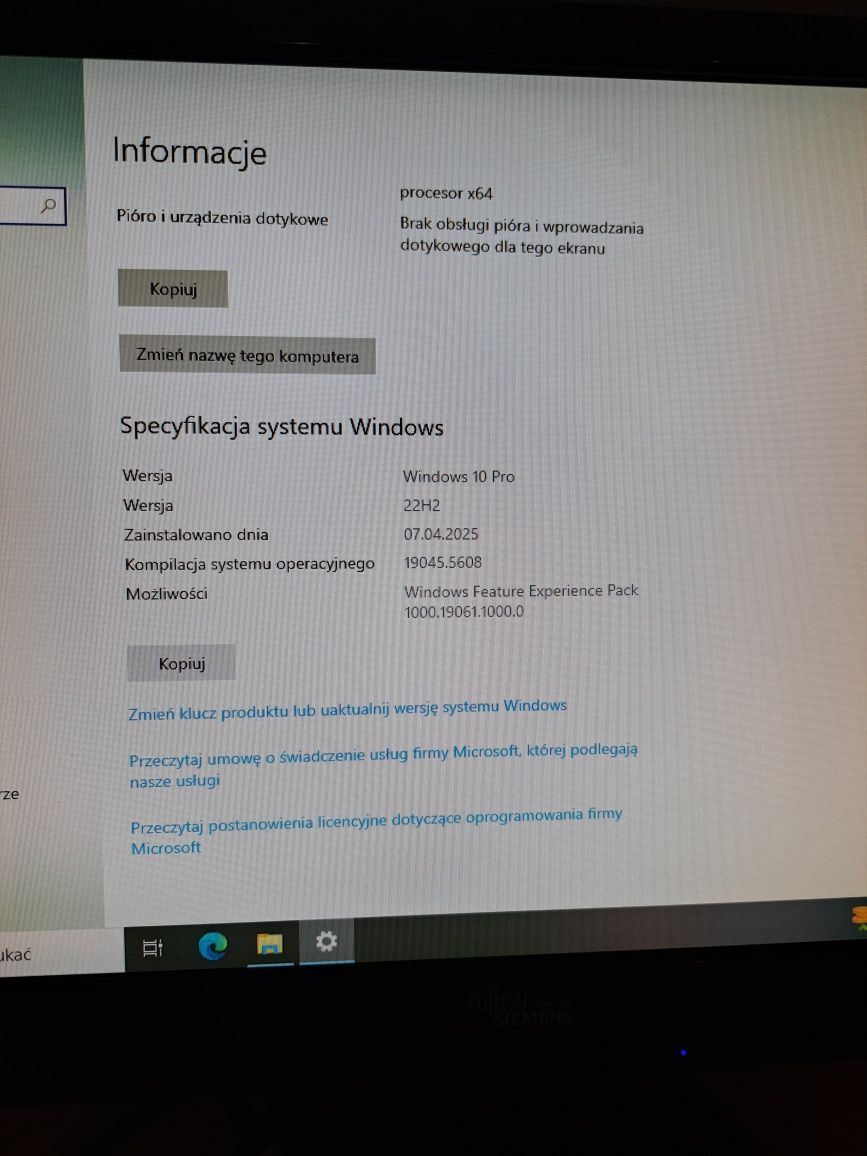 Komputer z monitorem