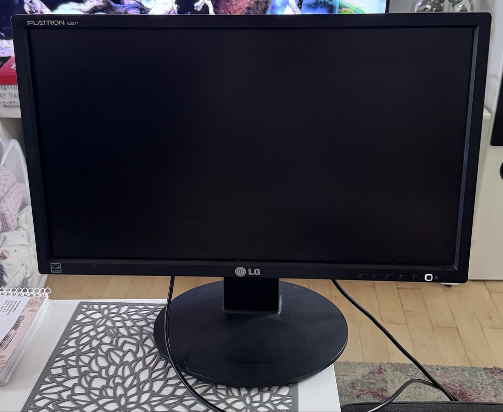 Monitor LG Flatron E2211