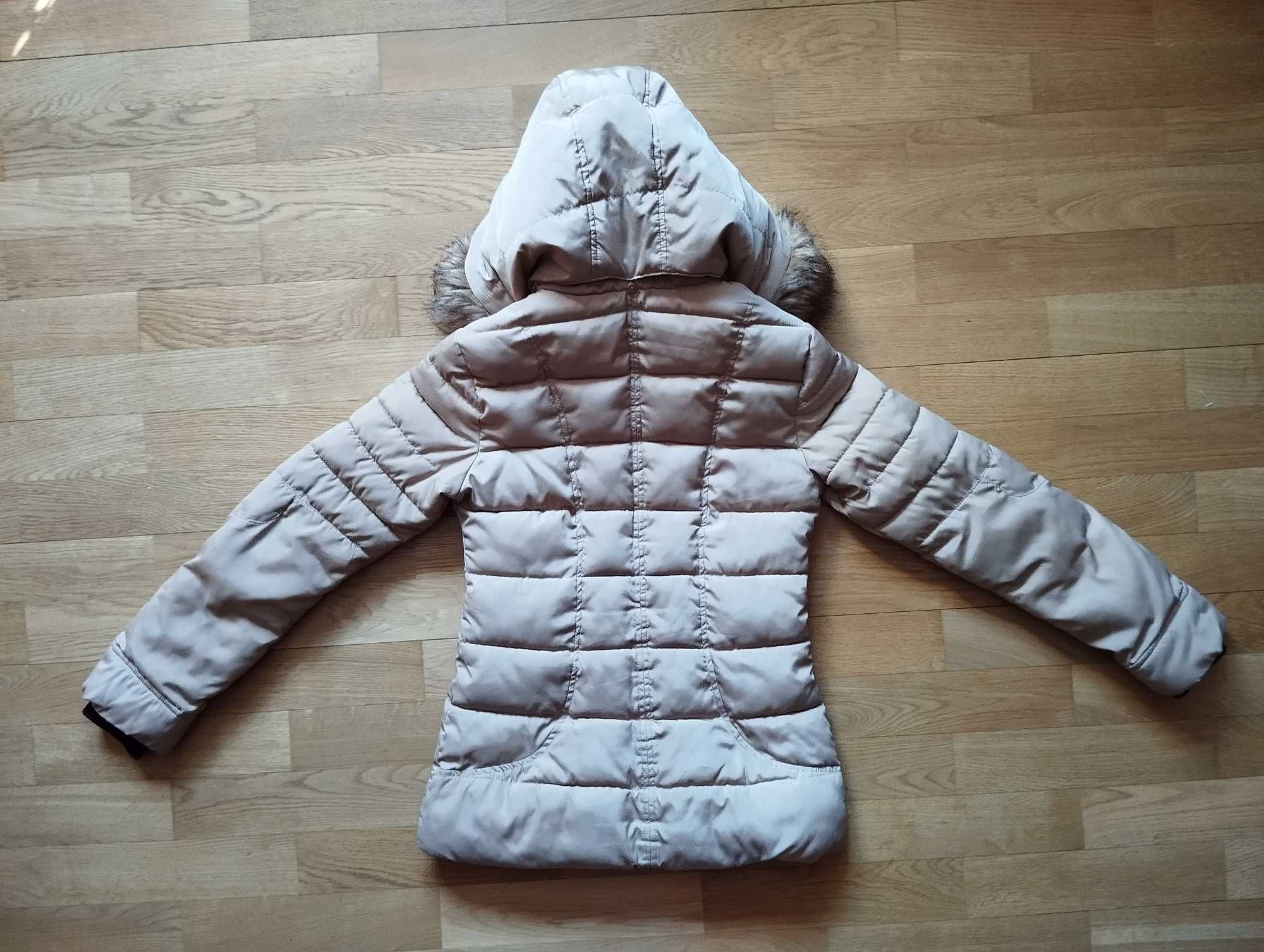Waniliowa kurtka zimowa z odpinanym kapturem rozmiar S szerokość 86 cm