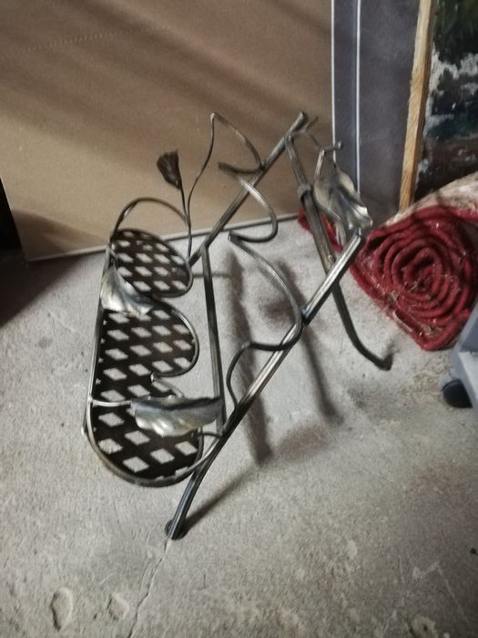 Stojak na wino trzy butelki stare złoto