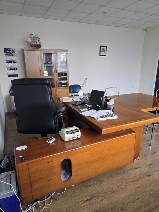 Продаю Стіл керівника ( шпон]