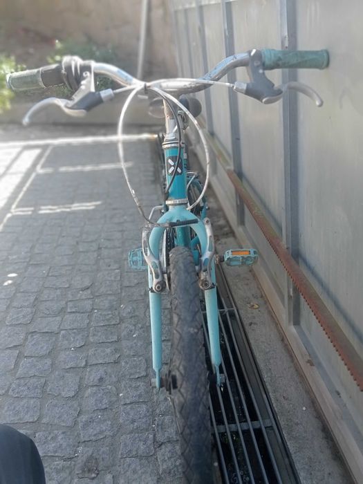 Vende-se bicicleta semi-nova