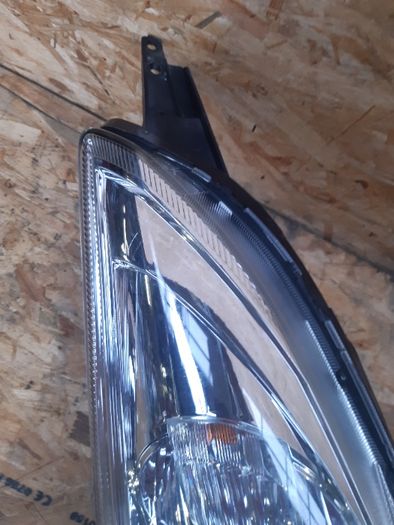 Lampa/ reflektor przedni prawy Suzuki Swift Mk7